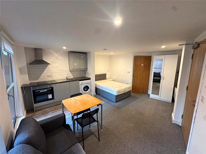 Apartment To Rent In Wolstenholme Square, Liverpool, Merseyside, L1