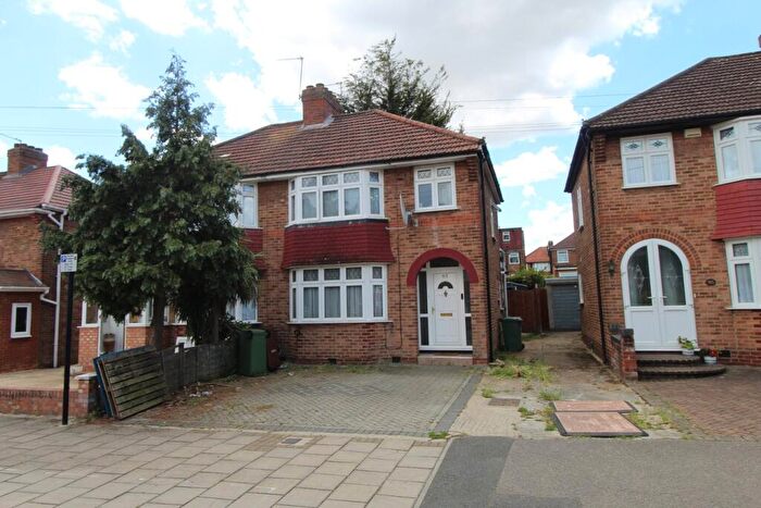 3 Bedroom Semi Detached House For Sale In Orchard Grove, Edgware, HA8