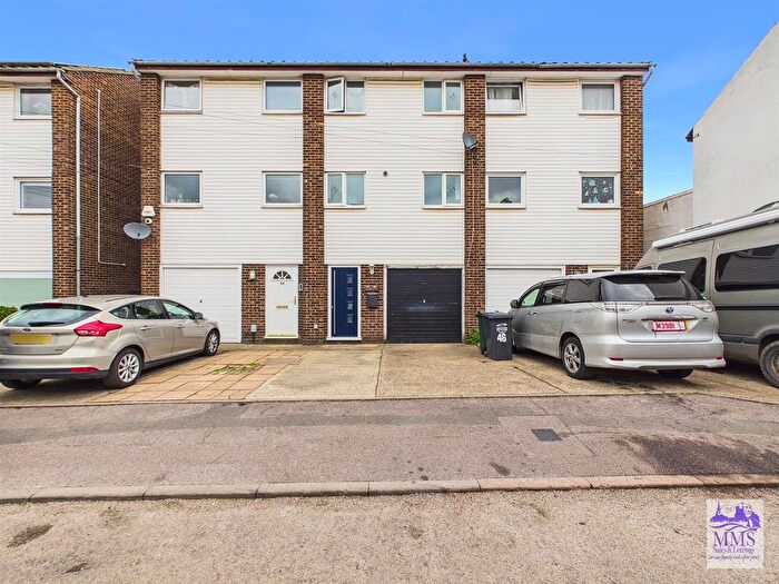 4 Bedroom Terraced House For Sale In Little Queen Street, Dartford, DA1