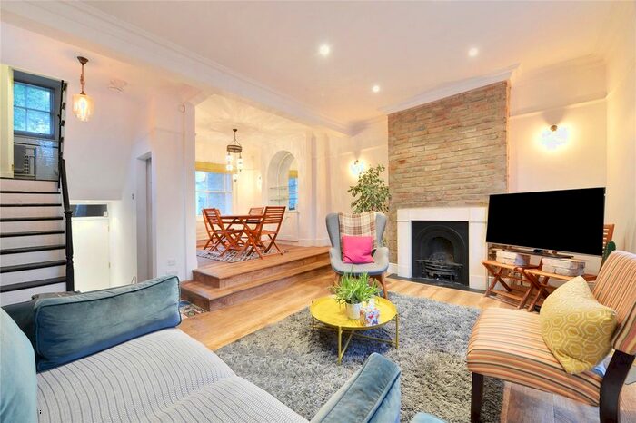 3 Bedroom Maisonette To Rent In St. Paul Street, Islington, London, N1