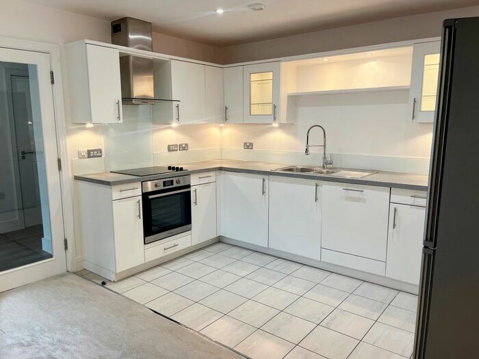 2 Bedroom Flat To Rent In Sherman Road, Bromley, BR1