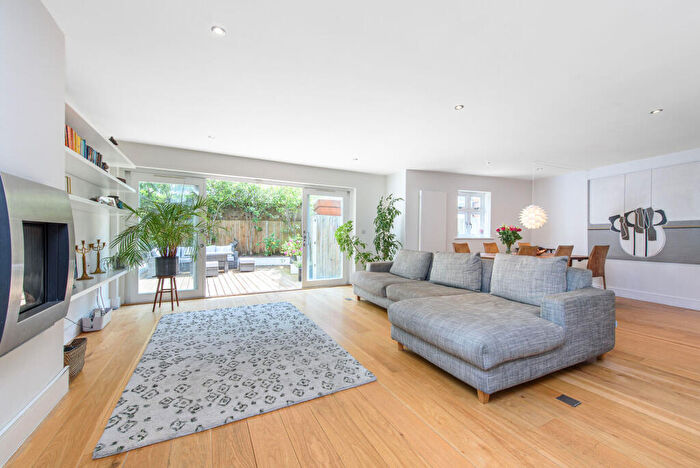 4 Bedroom Flat For Sale In Belsize Lane, Belsize Park, London, NW3