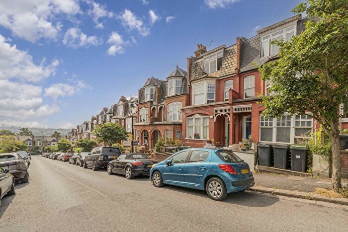2 Bedroom Flat To Rent In Hillfield Park, London, N10