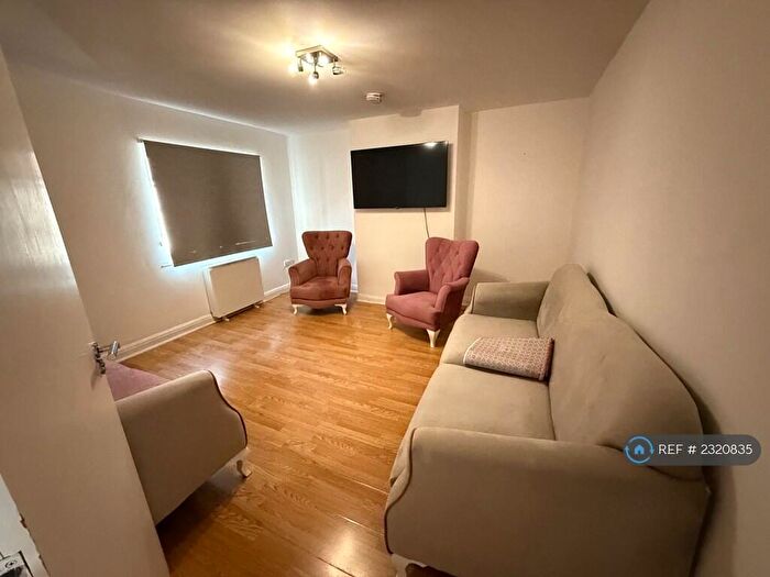 2 Bedroom Flat To Rent In Calder Road, Maidstone, ME14