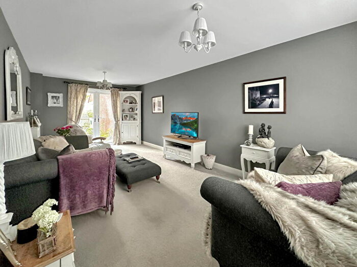 4 Bedroom Detached House For Sale In Gladstone Road, Melksham, SN12
