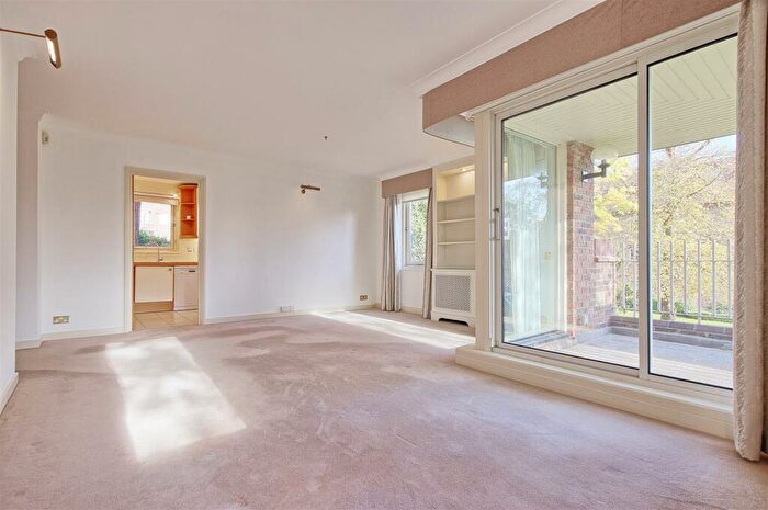 3 Bedroom Flat To Rent In Redwood Lodge, Grange Road, Cambridge, CB3