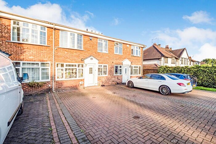 3 Bedroom Terraced House To Rent In Fencepiece Road, IG7