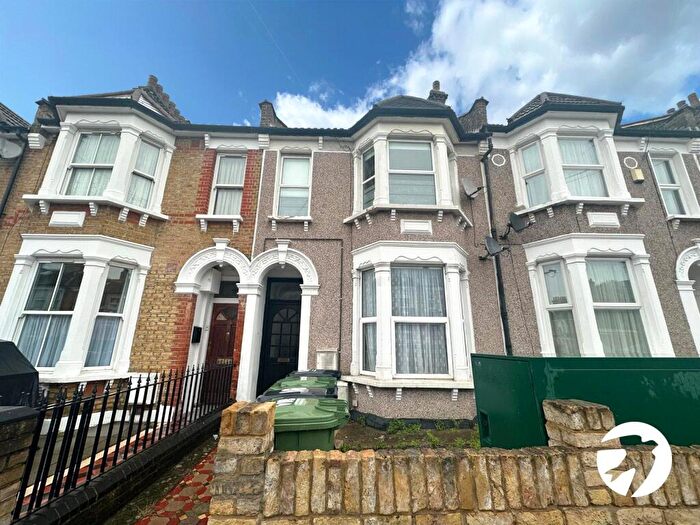 2 Bedroom Flat For Sale In Honley Road, London, SE6