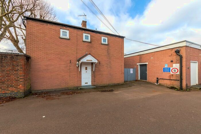 3 Bedroom Detached House To Rent In Hamilton Road, London, N2