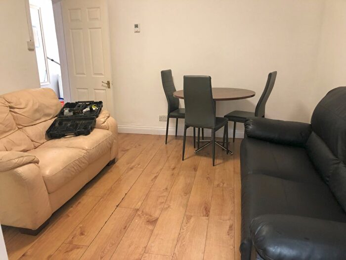 4 Bedroom Terraced House To Rent In Donnington Garden, Reading, RG1