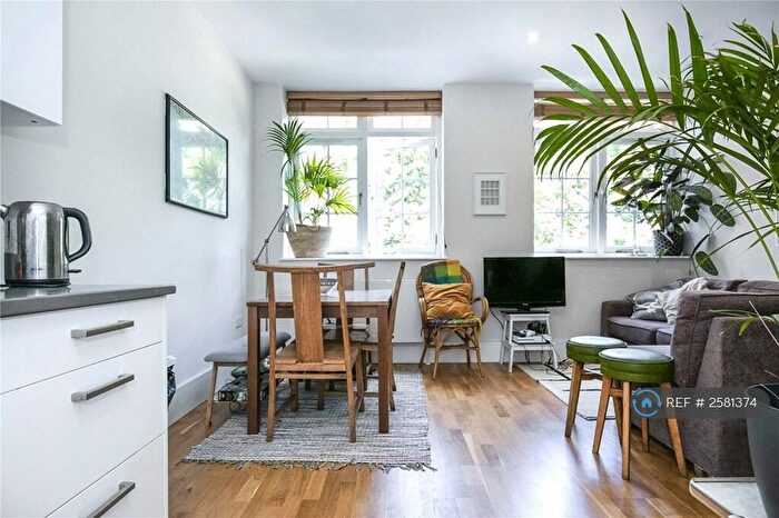 3 Bedroom Flat To Rent In Martello Street, London, E8
