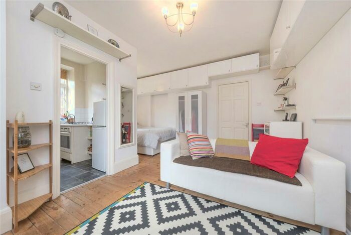 Flat To Rent In Holly Lodge Mansions, Oakeshott Avenue, Highgate, London, N6