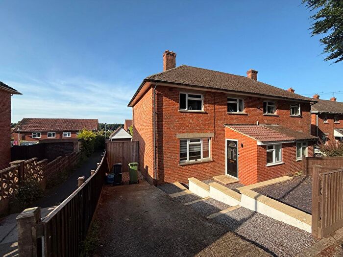 3 Bedroom Semi-Detached House For Sale In Memorial Avenue, Crewkerne, TA18
