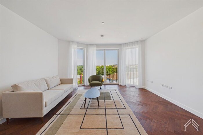 1 Bedroom Flat To Rent In The Delamarre House, Parkview Avenue, NW2