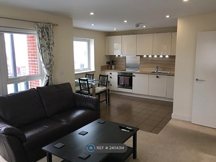2 Bedroom Flat To Rent In Heron House, Reading, RG2