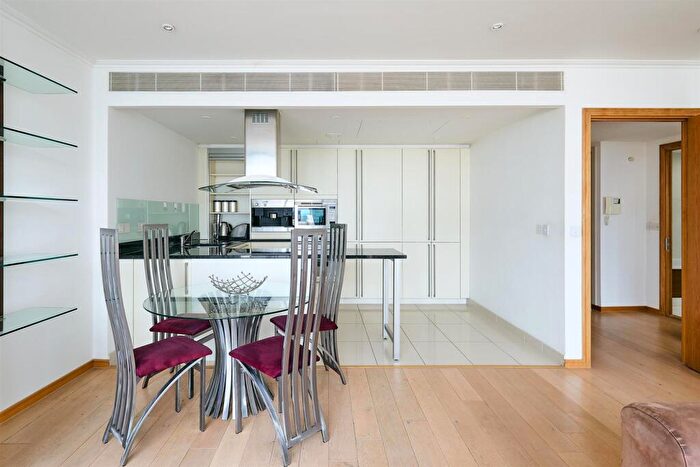 2 Bedroom Flat To Rent In West India Quay, Docklands, E14