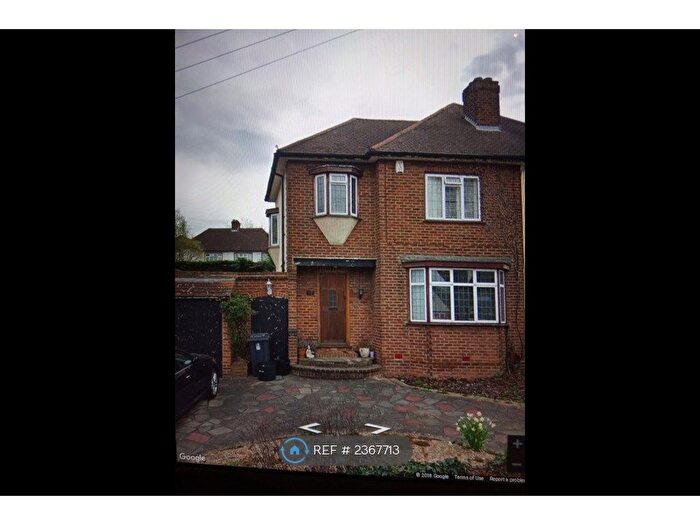3 Bedroom Semi-Detached House To Rent In Kechill Gardens, Bromley, BR2