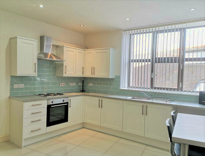 1 Bedroom Apartment To Rent In Roundhay Road, Leeds, West Yorkshire, LS8