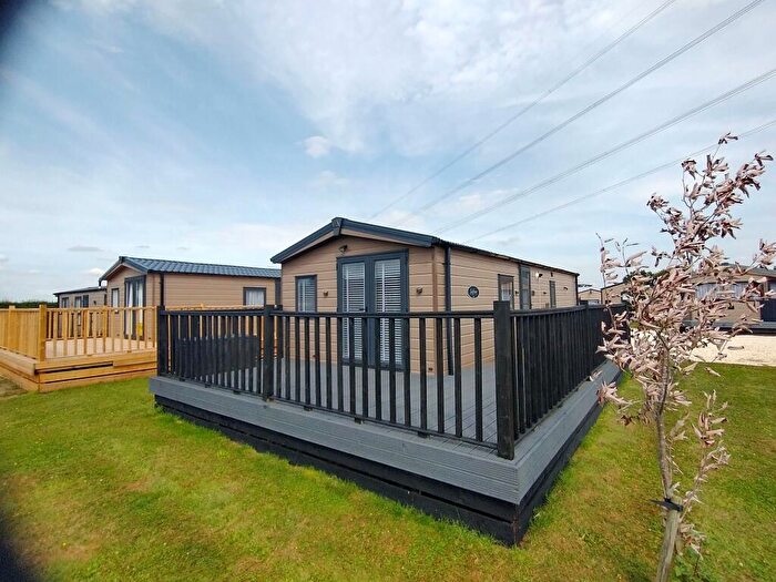 2 Bedroom Lodge For Sale In Street Lane, Bubwith, DN14