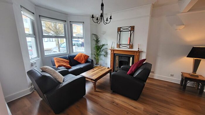 2 Bedroom Property To Rent In Coningsby Road, London, W5