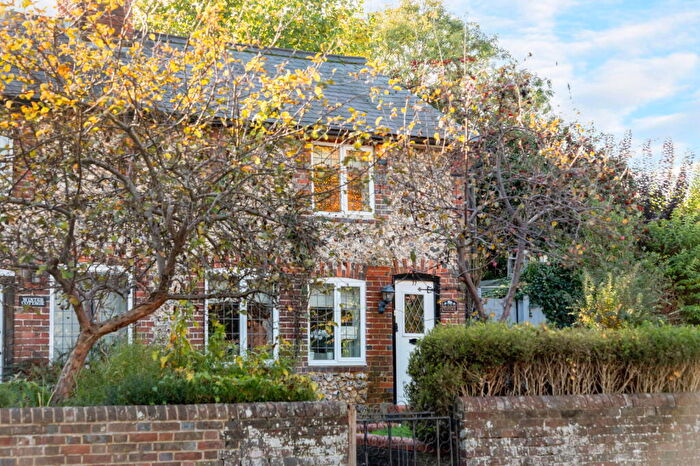 2 Bedroom Cottage For Sale In High Street, Northchurch, Hertfordshire, HP4