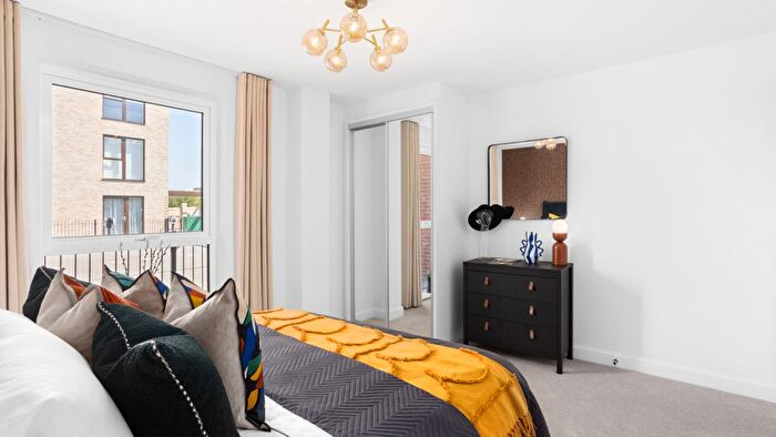 2 Bedroom Flat For Sale In Beagle Road, Cambridge, CB3