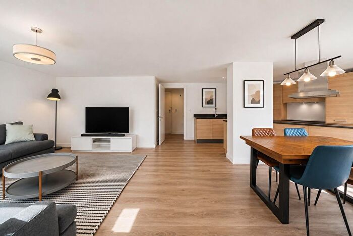 3 Bedroom Flat To Rent In Water Gardens Square, Canada Water, SE16