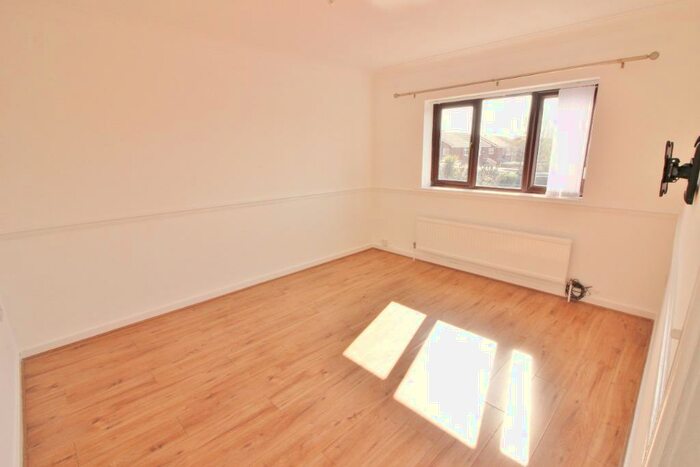 2 Bedroom Flat To Rent In Edinburgh Road, Formby, L37