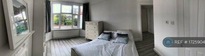 Studio To Rent In Yew Tree Road, Slough, SL1