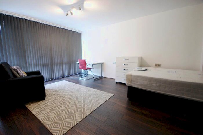 2 Bedroom Flat To Rent In Doric Way, London, NW1