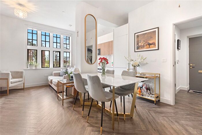 1 Bedroom Flat For Sale In Holt Gardens, London, SW17