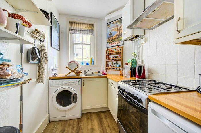 2 Bedroom Flat To Rent In Queens Club Gardens, Barons Court, London, W14