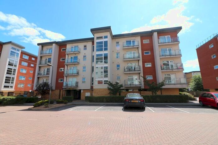 2 Bedroom Flat To Rent In Comet Square, Tamblin Way, Hatfield, AL10