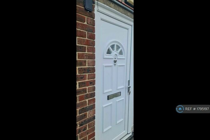 1 Bedroom Flat To Rent In Jago Close, London, SE18