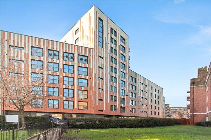 2 Bedroom Apartment To Rent In Cresset Road, London, E9
