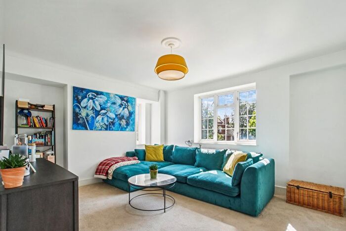 2 Bedroom Flat For Sale In Goldhawk Road, Stamford Brook, Hammersmith, W6