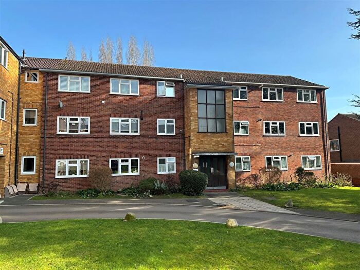 2 Bedroom Flat To Rent In Ellwood Gardens, Watford, WD25