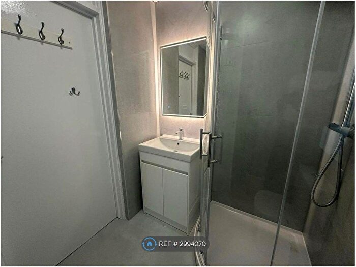 1 Bedroom Flat To Rent In Croydon Grove, Croydon, CR0