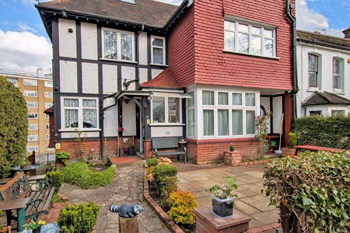 1 Bedroom Flat For Sale In Duppas Avenue, Croydon, CR0