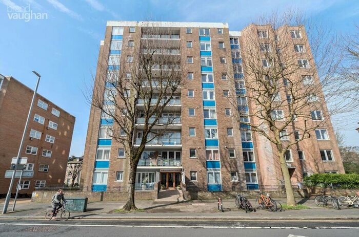 1 Bedroom Flat To Rent In The Drive, Hove, East Sussex, BN3