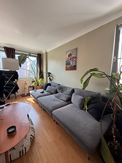 2 Bedroom Flat To Rent In Arizona Building, Deals Gateway, London, SE13
