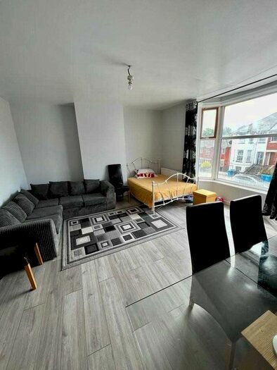 2 Bedroom Flat To Rent In Bournemouth Road, Parkstone, Poole, BH14