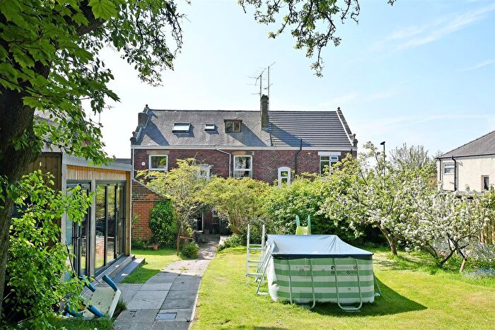 5 Bedroom Semi-Detached House For Sale In Woodhouse Road, Richmond, S12
