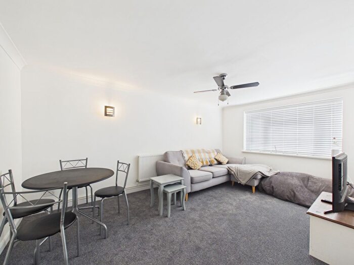 2 Bedroom Flat To Rent In Crabtree Lane, Lancing, BN15