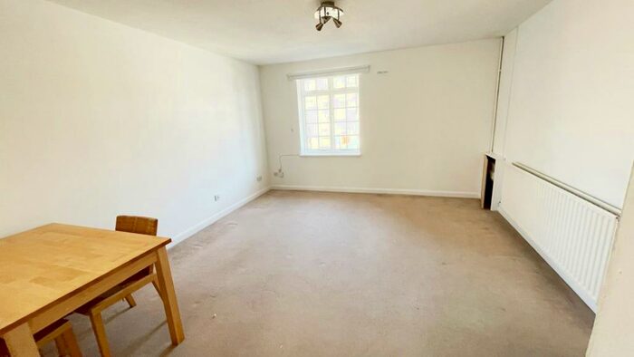 1 Bedroom Flat To Rent In Oldhill Street, Stamford Hill, N16