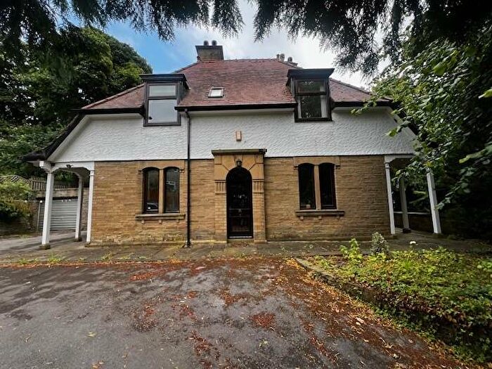 3 Bedroom Detached House To Rent In Chellow Lane, Bradford, BD9