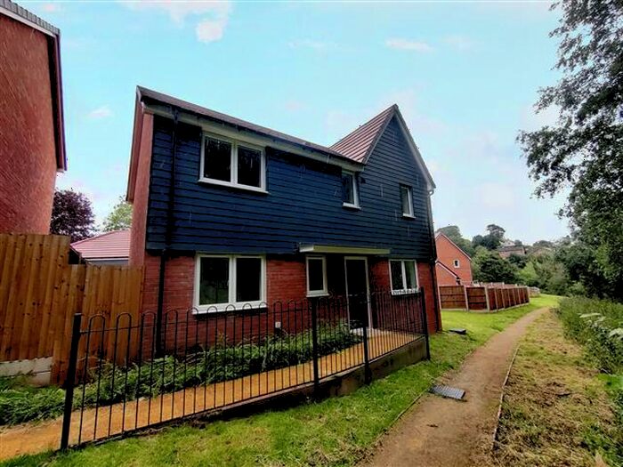 4 Bedroom House To Rent In Chase Court, Stourbridge, DY8