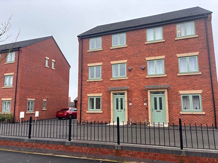 4 Bedroom Semi-Detached House To Rent In The Avenue, Corby, Northamptonshire, NN17