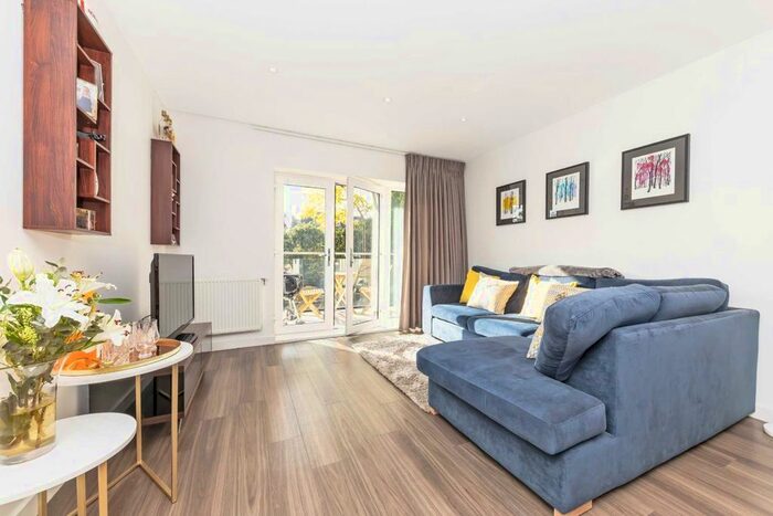 2 Bedroom Flat To Rent In Old Devonshire Road, London, SW12
