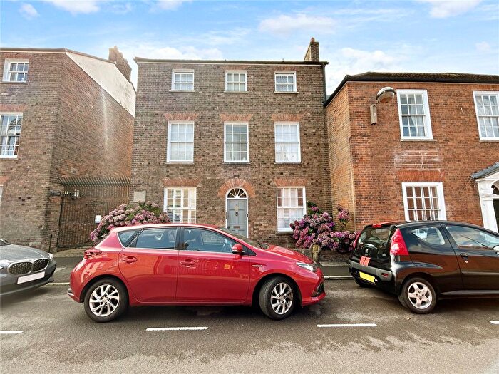 2 Bedroom Flat To Rent In The Octagon, Taunton, Somerset, TA1